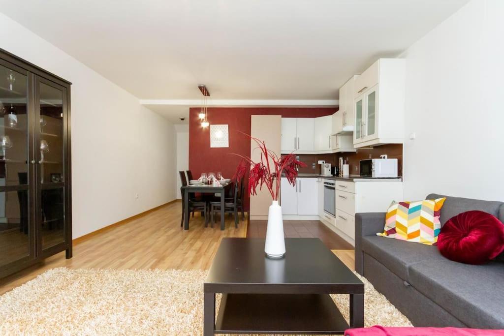 Appartamento Family Lux Lounge In Voeroesmarty Street By Nw Budapest Esterno foto