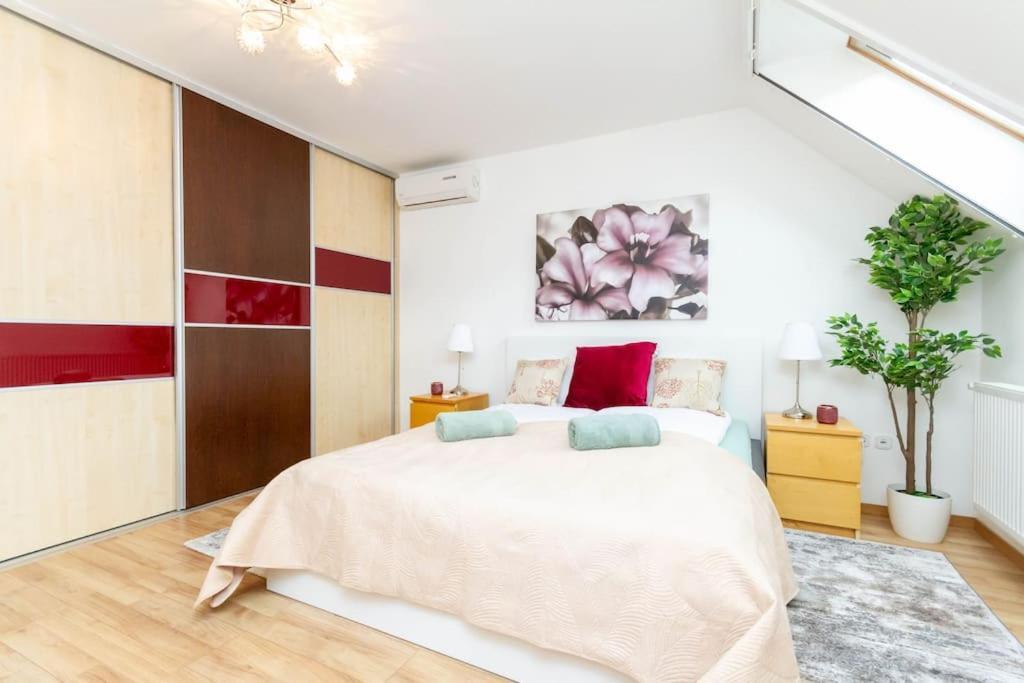 Appartamento Family Lux Lounge In Voeroesmarty Street By Nw Budapest Esterno foto