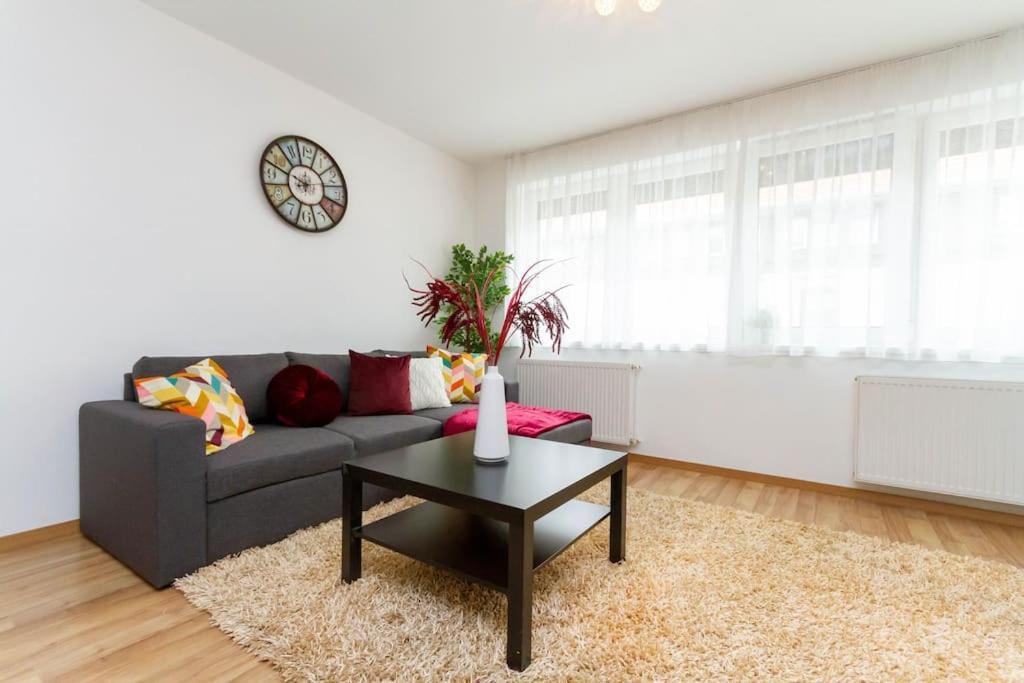 Appartamento Family Lux Lounge In Voeroesmarty Street By Nw Budapest Esterno foto