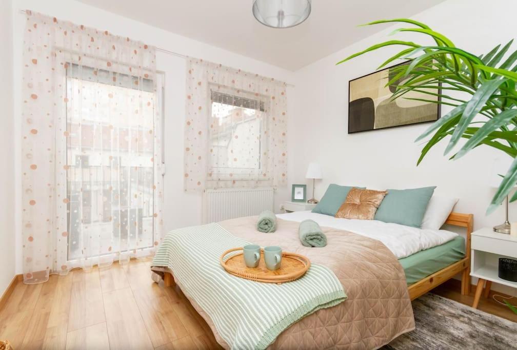 Appartamento Family Lux Lounge In Voeroesmarty Street By Nw Budapest Esterno foto